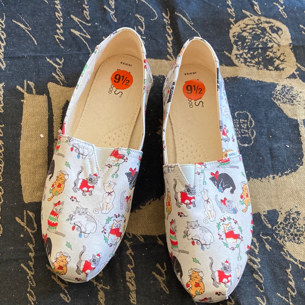 Toms Multicolor Cartoon Print shoes cat holiday Santa Christmas 9.5